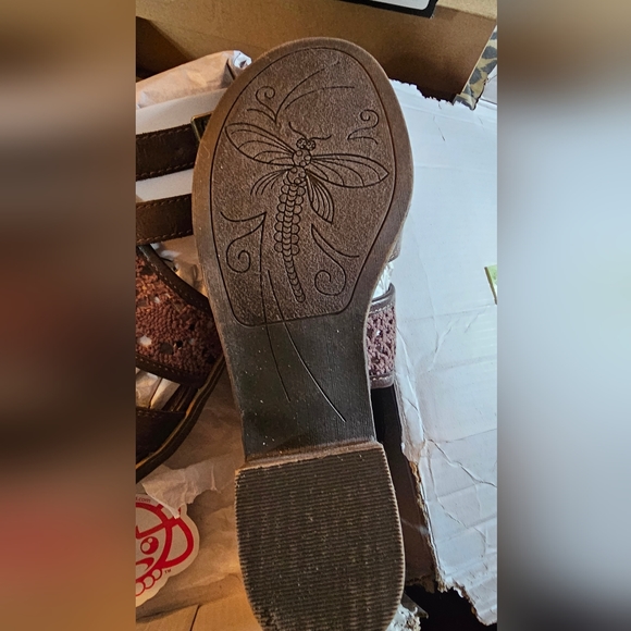 Shoes - Picture 2 of 4